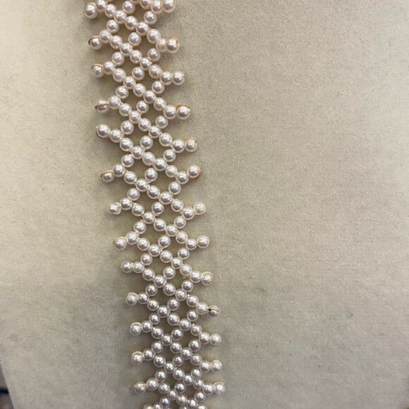 White Faux Pearl Lariat Necklace with Tassels - Picture 7 of 8